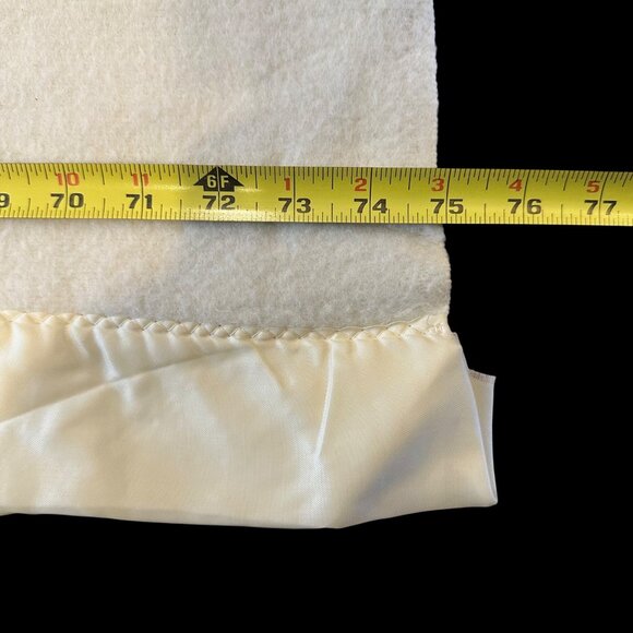 Vintage Floral Blanket Pink Rose Flowers Satin Style Trim Mid Century Bedding - Picture 6 of 6